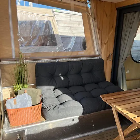 Maduco Waterfront 船上ホテル ニュボー