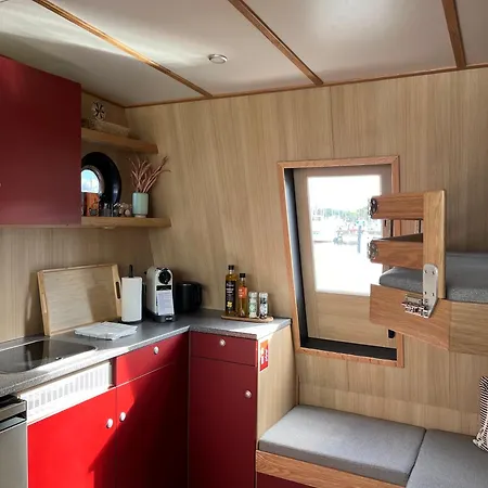 Maduco Waterfront Hotel na wodzie *