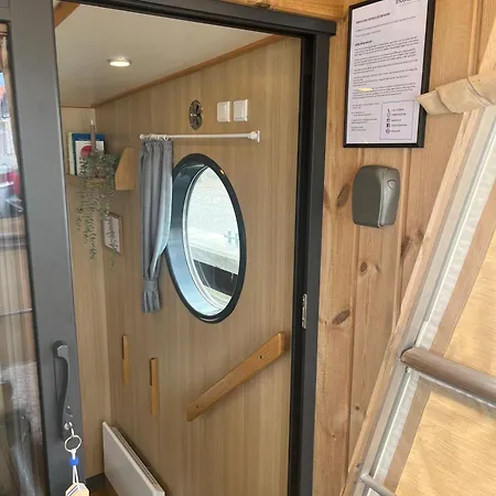 Maduco Waterfront Hotel na wodzie